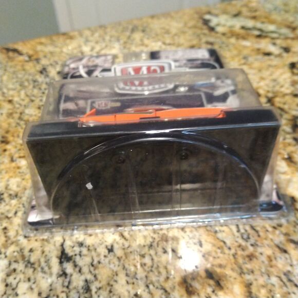 2008 M2 Machines Auto-Thentics 1:64 Scale Die Cast 1957 Ford Fairlane New Sealed - Picture 9 of 10